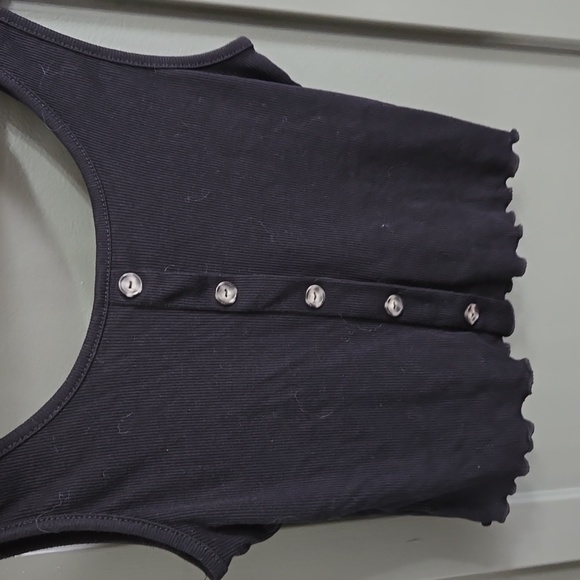 Live in the Moment Crop Tank Tops - Picture 2 of 3